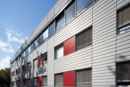 Forschungsinstitut mit Stulppaneel-Fassade